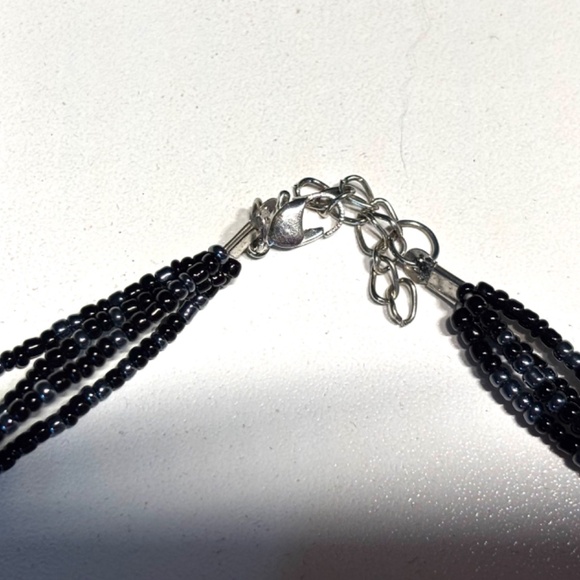 Set of beaded multi layered necklace and earrings - black and silver - Picture 5 of 6